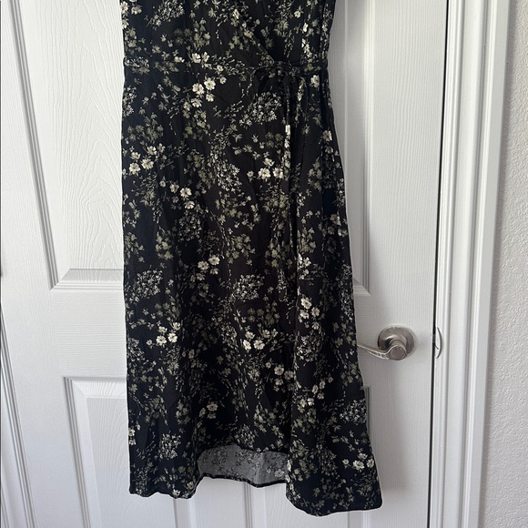 Pact Cafe Crepe Wrap Dress Black Wildflowers
Midi Organic Cotton Size XS NWT - Picture 9 of 9